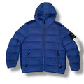 STONE ISLAND SEAMLESS TUNNEL HOODED PUFFER JACKET BLUETTE